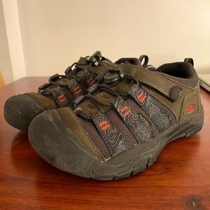 Keen Newport shoes size us 3 ( BIG KID) 22.5 cm